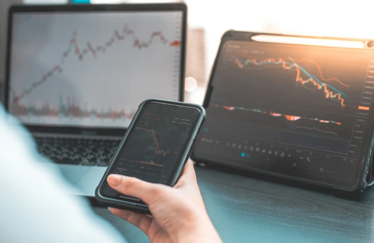 Trade Smarter with Deriv MT5 Signals